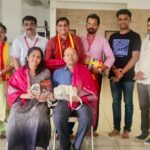ಉಡುಪಿ :- – ಕನ್ನಡ ಸಾಹಿತ್ಯ ಪರಿಷತ್ತು ಉಡುಪಿ ತಾಲೂಕು ಘಟಕ ಇದರ ವತಿಯಿಂದ ಮಣಿಪಾಲ ಮಂಚಿಕೆರೆ ಬಳಿಯ ಗ್ರೀನ್ ವ್ಯಾಲಿ ಪ್ಯಾರಡೈಸ್ ಫಾರ್ ಸೀನಿಯರ್ ಸಿಟಿಜನ್ ನಲ್ಲಿ ಜುಲೈ 3 ಗುರುವಾರ ಮನೆಯೇ ಗ್ರಂಥಾಲಯ ಅಭಿಯಾನ ಕಾರ್ಯಕ್ರಮ ನಡೆಯಿತು.ಈ ಸಂದರ್ಭದಲ್ಲಿ ಸಂಸ್ಥೆಯ ಪ್ರಮುಖರಾದ ಡಾ. ಇಂದಿರಾ ಶಾನುಭಾಗ್ ಮತ್ತು ಡಾ.ವೆಂಕಟೇಶ್ ಶಾನುಭಾಗ್ ಅವರನ್ನು ಗೌರವಿಸಲಾಯಿತು.